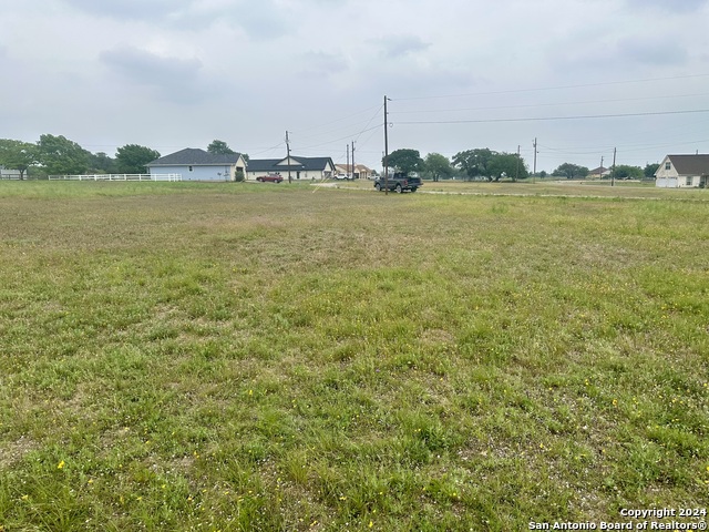 352 Spring Creek Cir Property Photo 3
