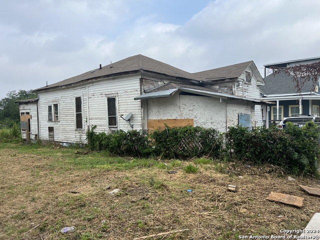 215 S Pine St Property Photo 1