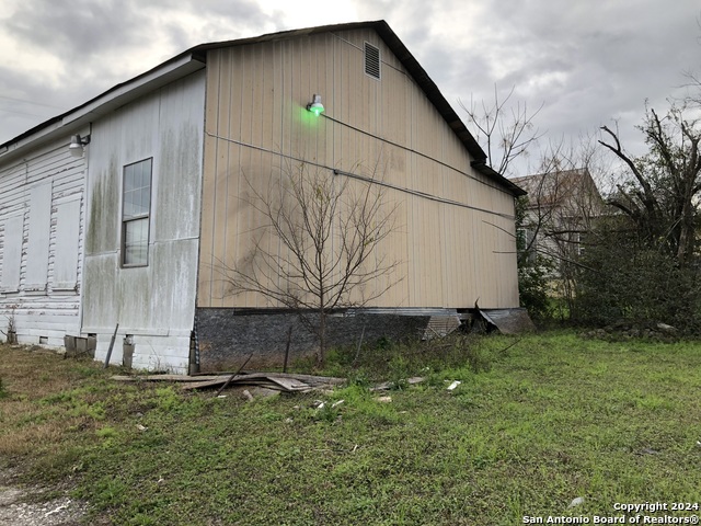 215 S Pine St Property Photo 6