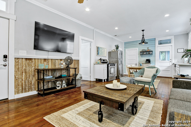 103 Saint Charles Property Photo 8
