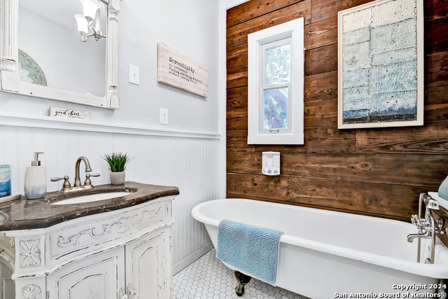 103 Saint Charles Property Photo 23