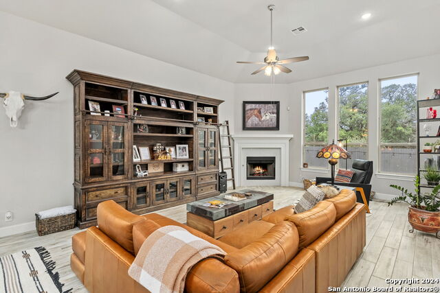 1411 Oaklawn Dr Property Photo 6
