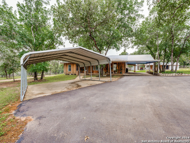 1004 Bluebonnet Ln Property Photo 3