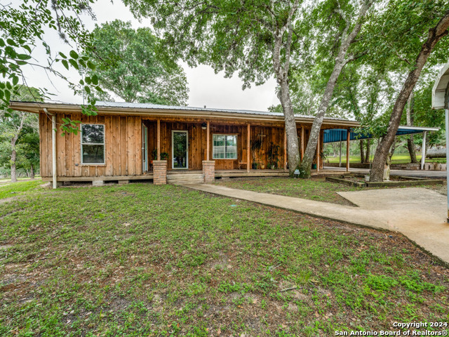 1004 Bluebonnet Ln Property Photo 4