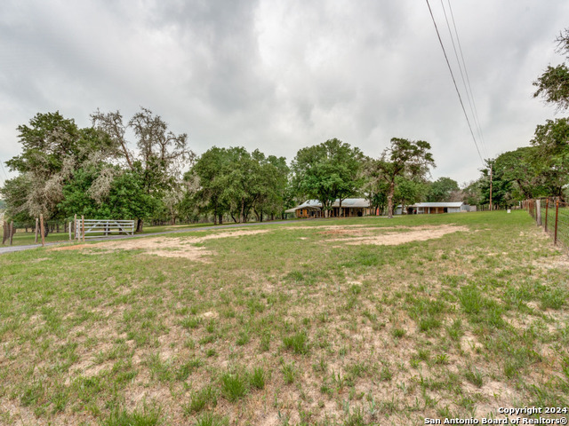1004 Bluebonnet Ln Property Photo 7