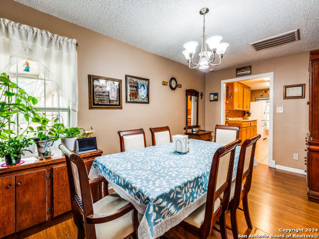 1004 Bluebonnet Ln Property Photo 12