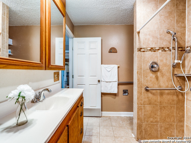 1004 Bluebonnet Ln Property Photo 16