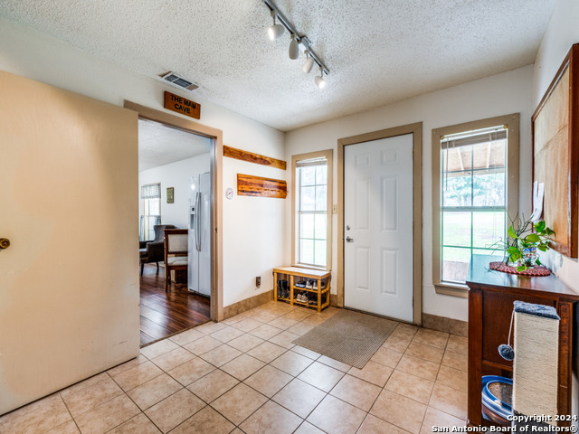 1004 Bluebonnet Ln Property Photo 17