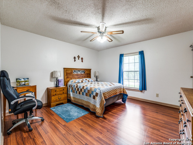 1004 Bluebonnet Ln Property Photo 21