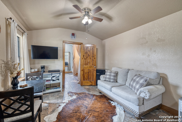 577 Mariposa Avenue Property Photo 34