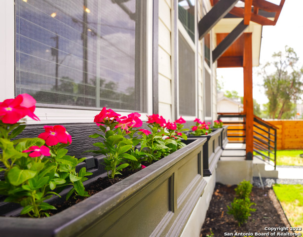 1215 Lamar St Property Photo 1