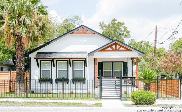 1215 Lamar St Property Photo 3