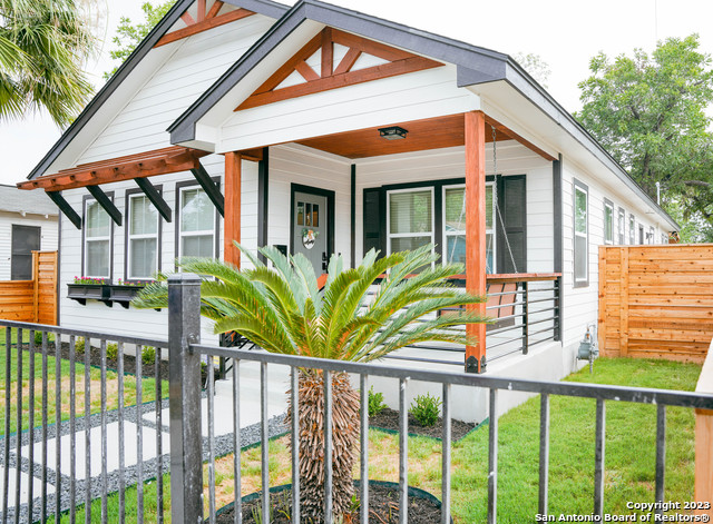 1215 Lamar St Property Photo 4