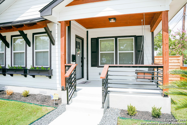 1215 Lamar St Property Photo 5