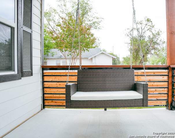 1215 Lamar St Property Photo 9