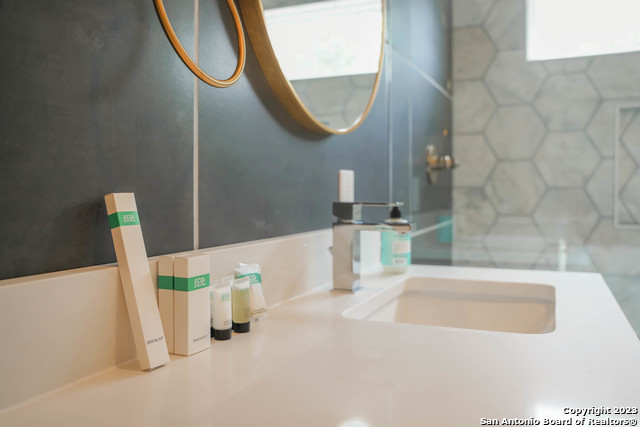 1215 Lamar St Property Photo 22