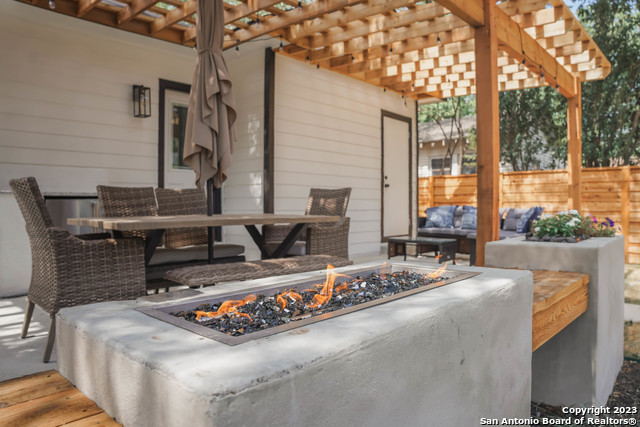 1215 Lamar St Property Photo 32