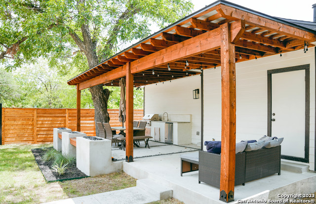 1215 Lamar St Property Photo 39