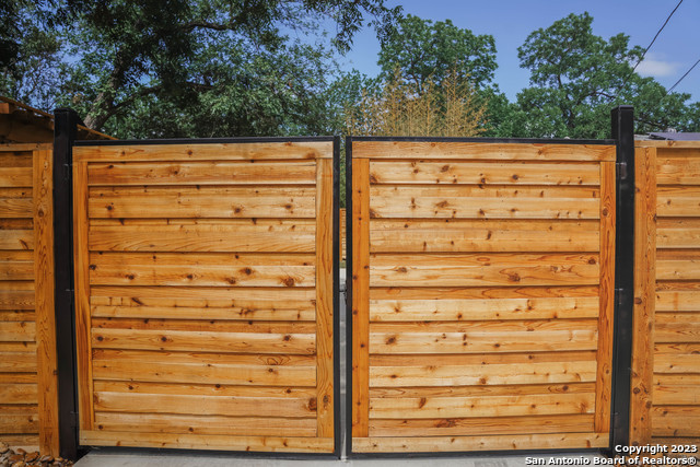 1215 Lamar St Property Photo 46