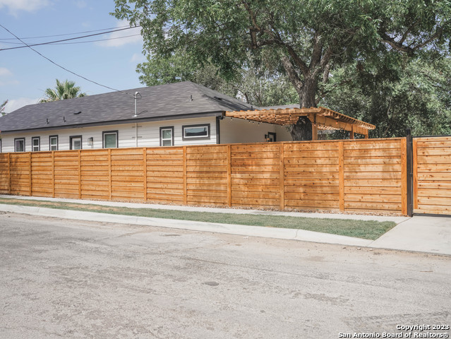 1215 Lamar St Property Photo 47