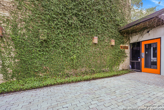 8647 Wurzbach Rd Property Photo 4