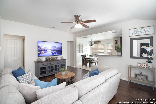 7015 Heathers Way Property Photo 4