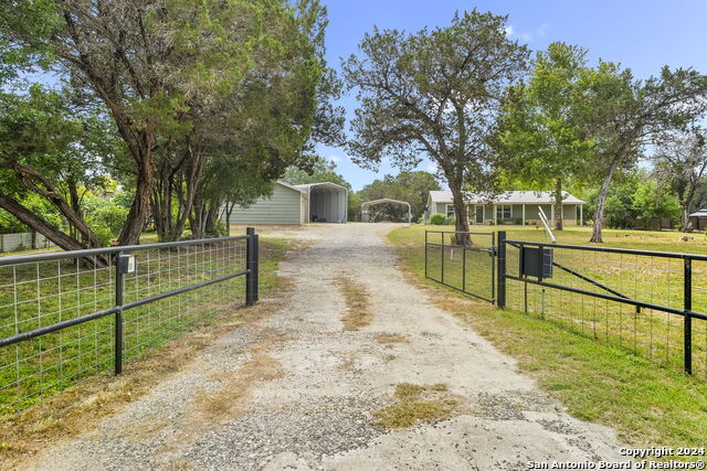 283 E Pipe Creek Dr Property Photo 1