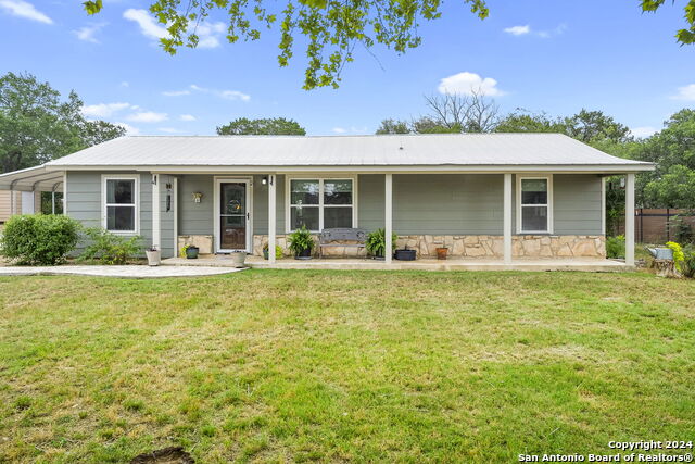 283 E Pipe Creek Dr Property Photo 2