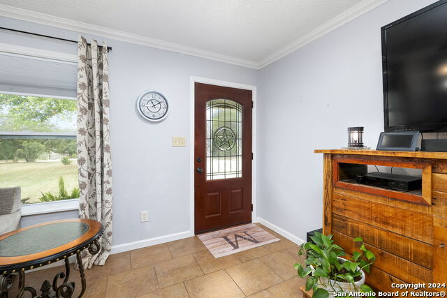 283 E Pipe Creek Dr Property Photo 5