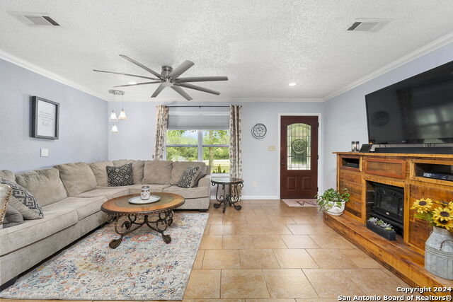 283 E Pipe Creek Dr Property Photo 7