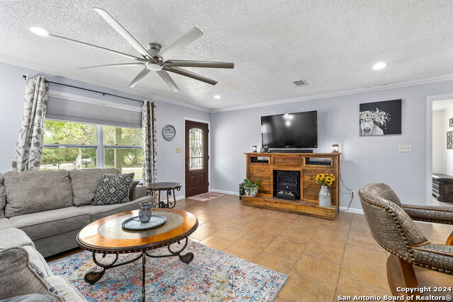 283 E Pipe Creek Dr Property Photo 8