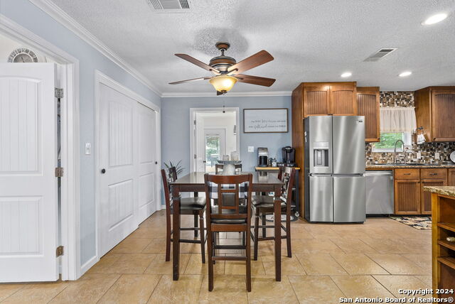283 E Pipe Creek Dr Property Photo 10