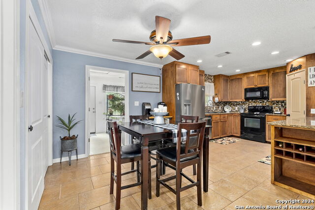 283 E Pipe Creek Dr Property Photo 11