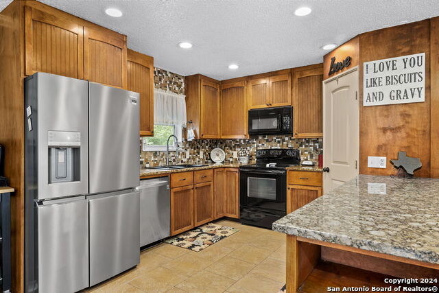 283 E Pipe Creek Dr Property Photo 14