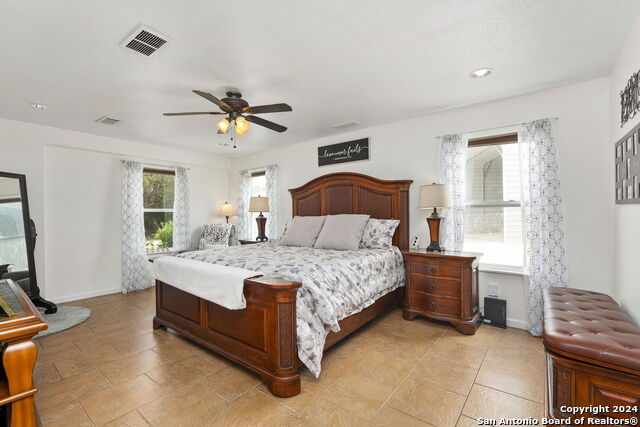 283 E Pipe Creek Dr Property Photo 18