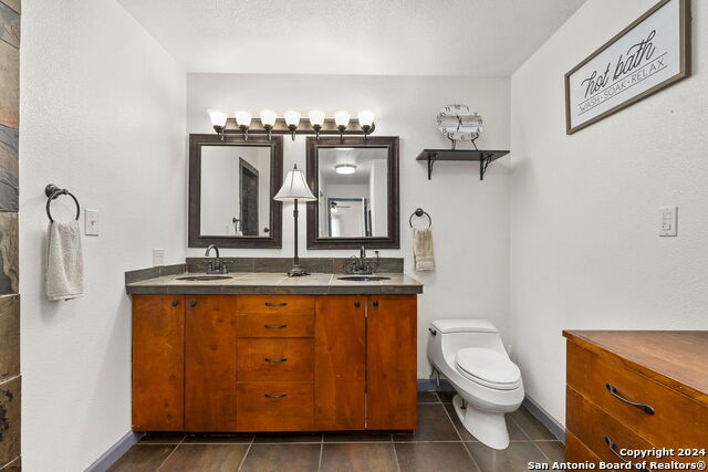 283 E Pipe Creek Dr Property Photo 20
