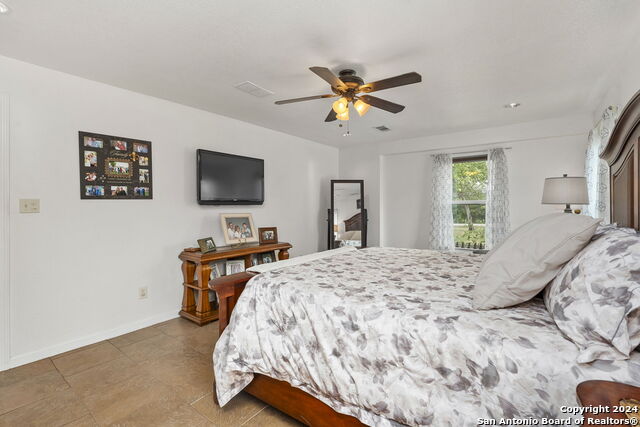 283 E Pipe Creek Dr Property Photo 22