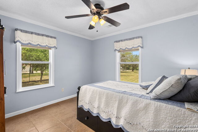 283 E Pipe Creek Dr Property Photo 24