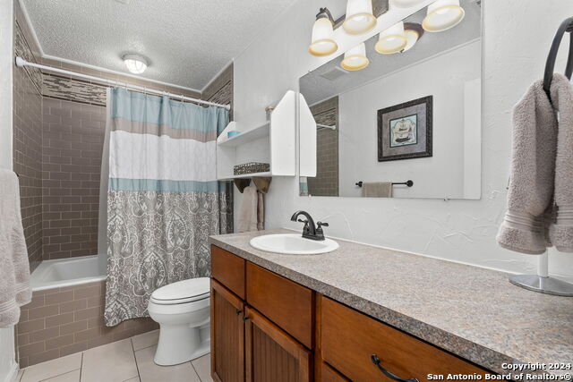 283 E Pipe Creek Dr Property Photo 26