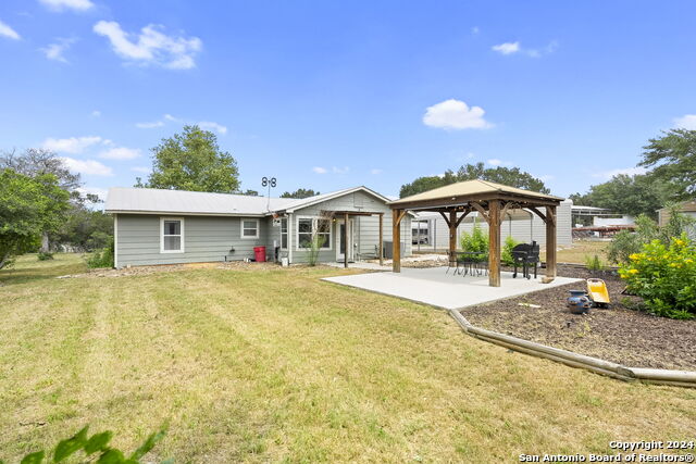283 E Pipe Creek Dr Property Photo 28