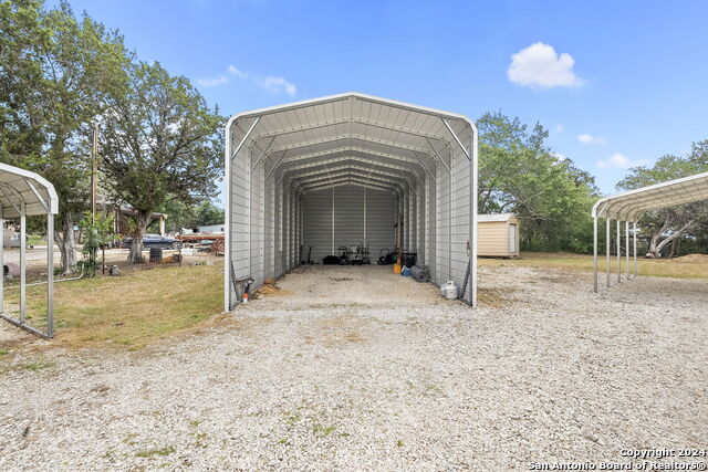 283 E Pipe Creek Dr Property Photo 32