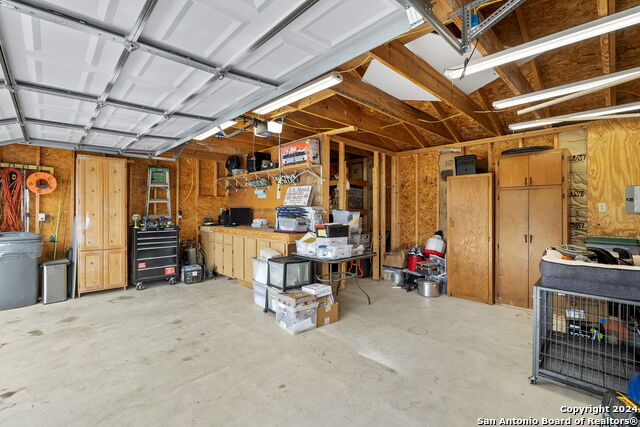 283 E Pipe Creek Dr Property Photo 34