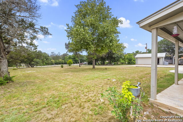 283 E Pipe Creek Dr Property Photo 35