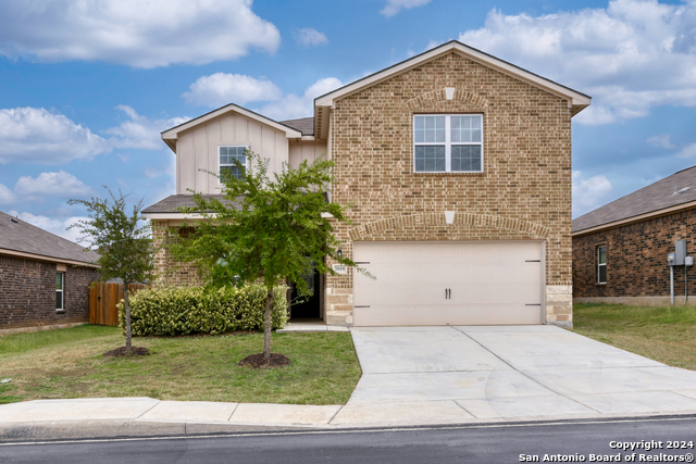 7819 BLUEWATER COVE Property Photo 1