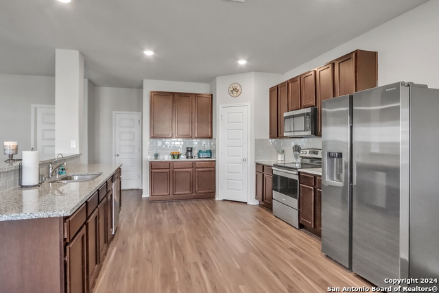 2425 Marty Way Property Photo 11