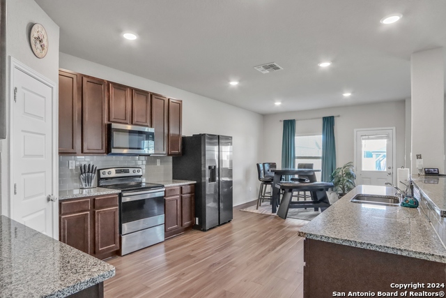 2425 Marty Way Property Photo 12