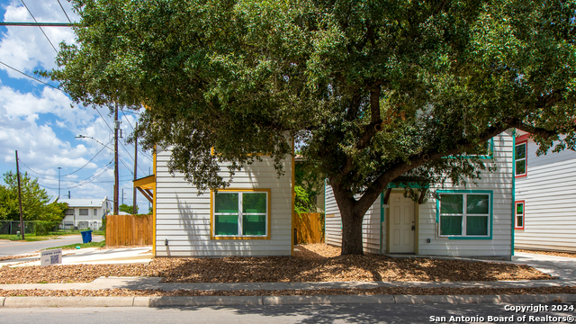 631 E Carolina St Property Photo 1