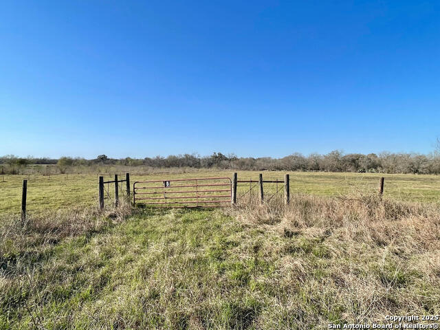 Tract 2 West King Lane Property Photo 2