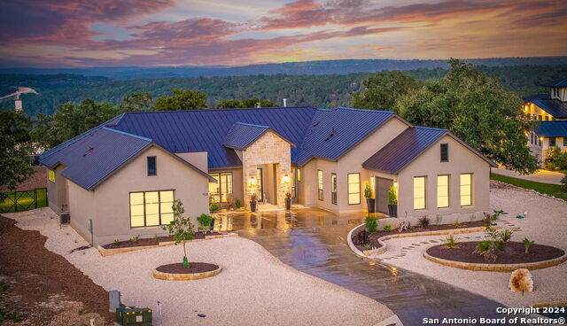1538 Circolare Property Photo 1