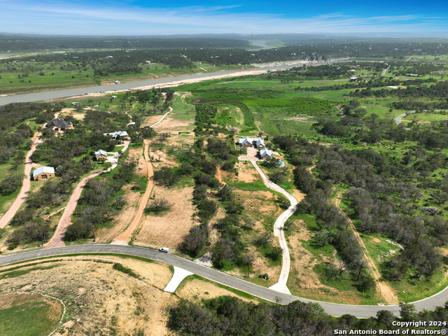 281 Chimney Cove Property Photo 6
